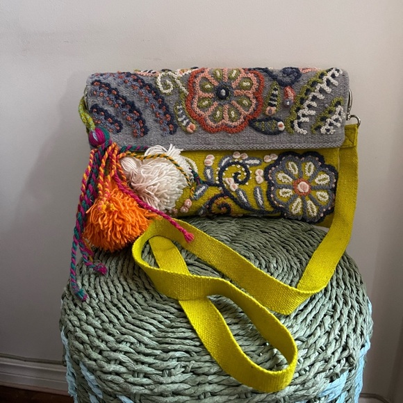 Beyond Threads - Buttercup Embroidered Wool Handbag - Picture 6 of 15